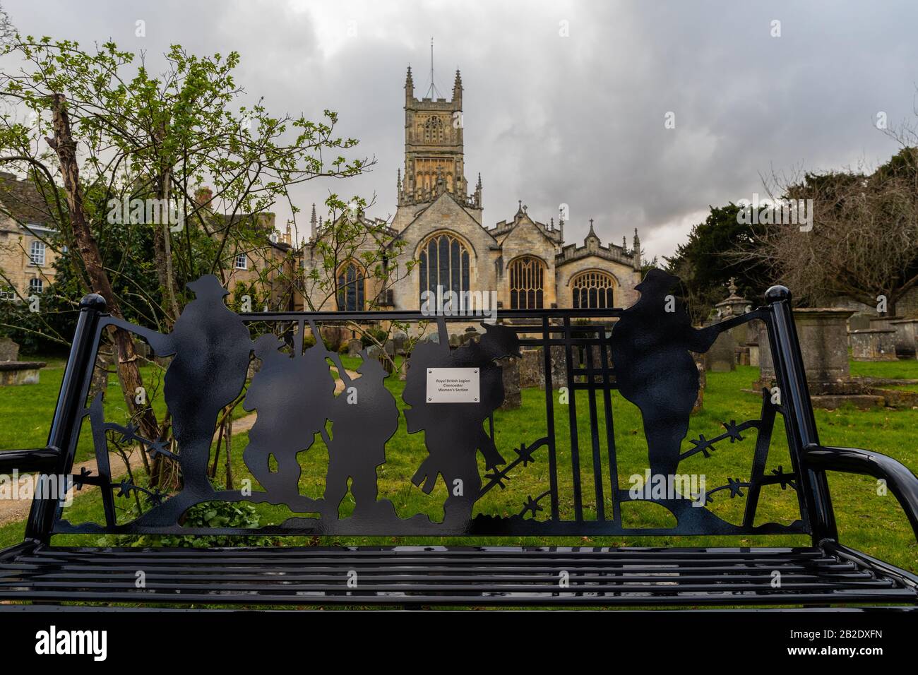 Bilder, Die Im Hinteren Teil Der Cirencester Parish Church Aufgenommen Wurden Und Die Erinnerung An Gefallene Kameraden In Kriegszeiten Zeigen. Stockfoto