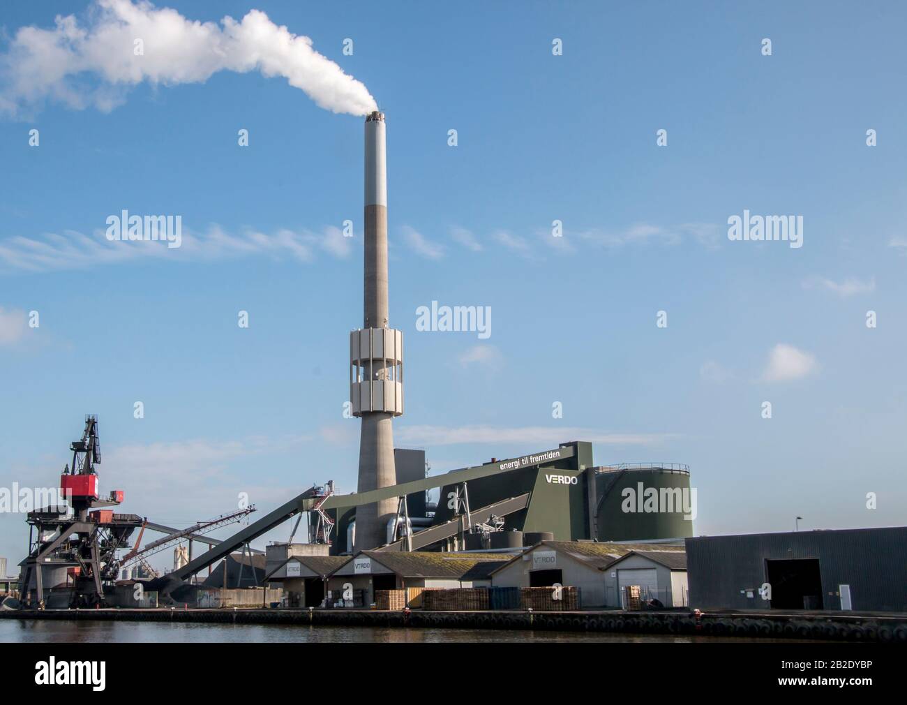 Randers, Dänemark - 5. Mai 2018: Verdo Energiekraftwerk. Verdo ist ein Energieunternehmen aus Randers. Das Unternehmen produziert und vertreibt beide Strom Stockfoto