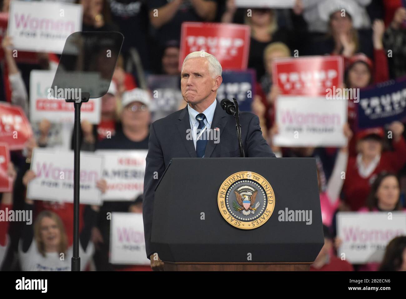 Vizepräsident Mike Pence erscheint während einer Kundgebung am 10. Dezember 2019 im Giant Center in Hershey, PA. Stockfoto