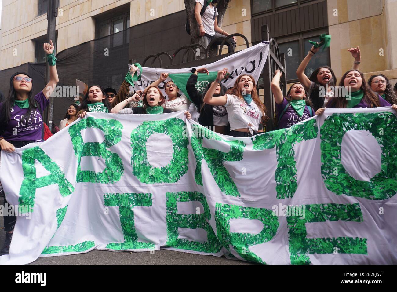 10. Oktober 2019: Pro-Abtreibungs-Aktivisten protestieren vor Kolumbiens Verfassungsgericht in Bogota-Stadtkredit: Daniel Garzon Herazo/ZUMA Wire/Alamy Live News Stockfoto