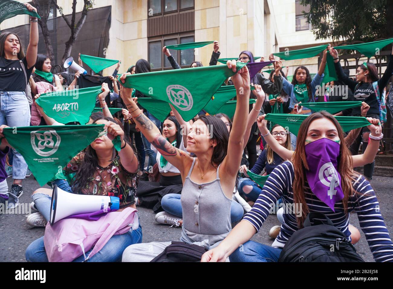 10. Oktober 2019: Pro-Abtreibungs-Aktivisten protestieren vor Kolumbiens Verfassungsgericht in Bogota-Stadtkredit: Daniel Garzon Herazo/ZUMA Wire/Alamy Live News Stockfoto