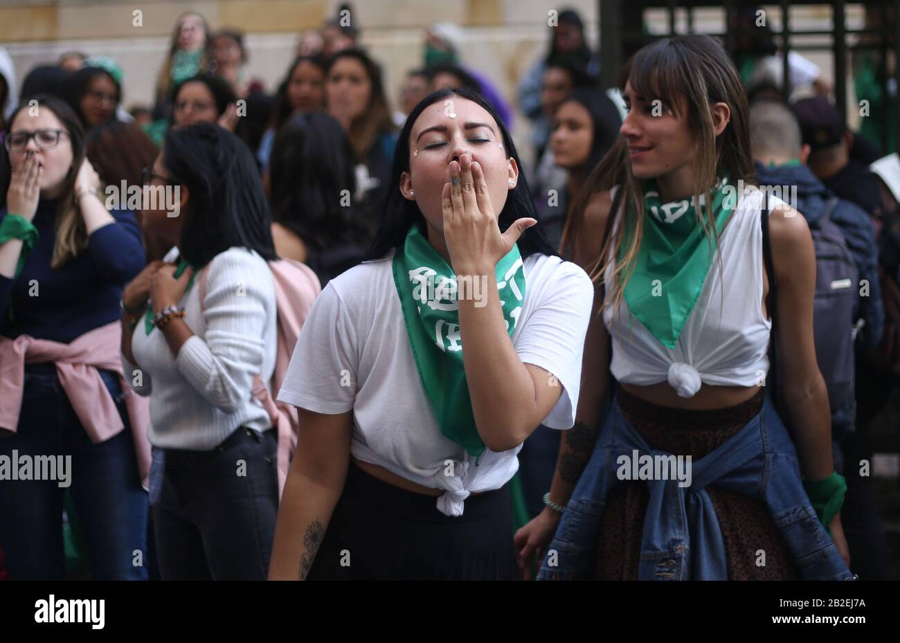 10. Oktober 2019: Pro-Abtreibungs-Aktivisten protestieren vor Kolumbiens Verfassungsgericht in Bogota-Stadtkredit: Daniel Garzon Herazo/ZUMA Wire/Alamy Live News Stockfoto