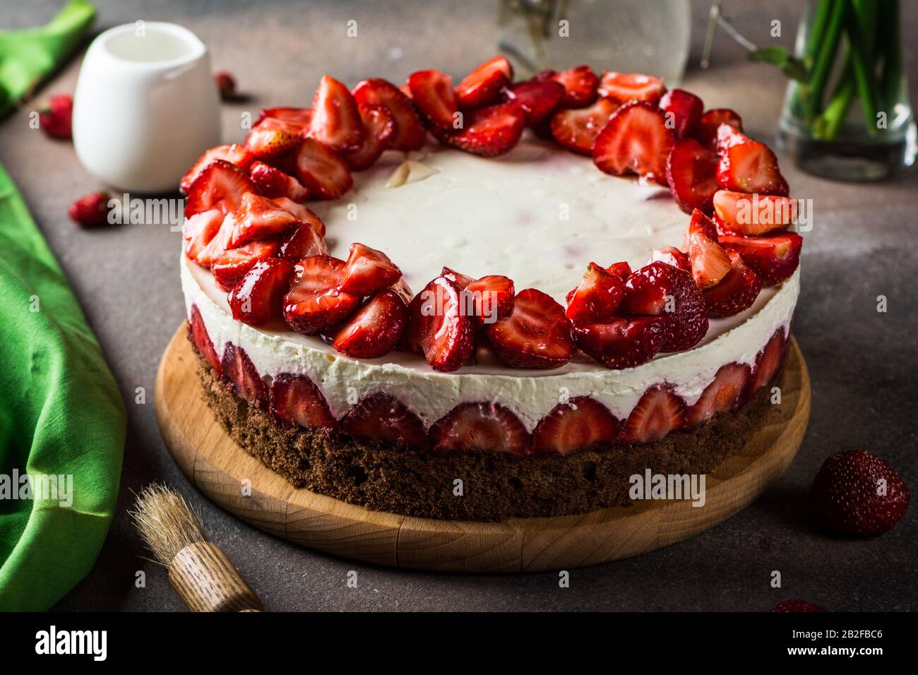 Erdbeerkuchen Kasekuchen Stuck Kuchen Valentinstag Frauentag Frauentag Valentine Geburtstagsdessert Beeren Dessert Prozess Der Herstellung Stockfotografie Alamy