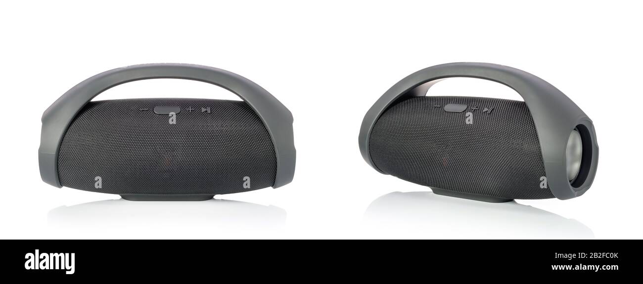 Kabelloser, tragbarer bluetooth-lautsprecher in Schwarz, mobiler Lautsprecher isoliert auf weißem Hintergrund Stockfoto