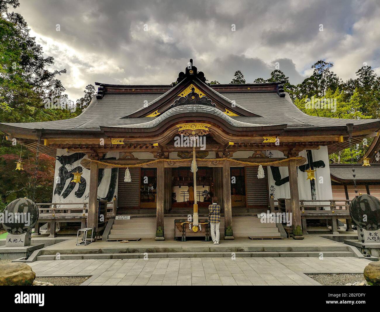 Der Kumano Hongu Taisha, einer der drei großen Schreine von Kumano, in der traditionellen shinto-architektur in Tanabe, Wakayama, Japan Stockfoto