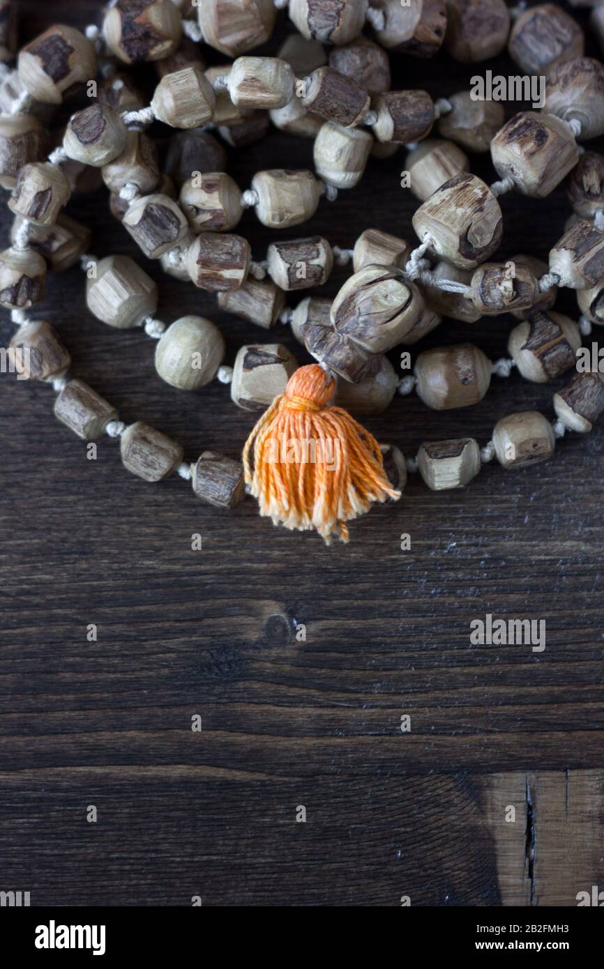 Japa Mala Rosary - hinduismus und Buddismus Rosary aus tulsi Baum für Hase krishna Chanting. Stockfoto