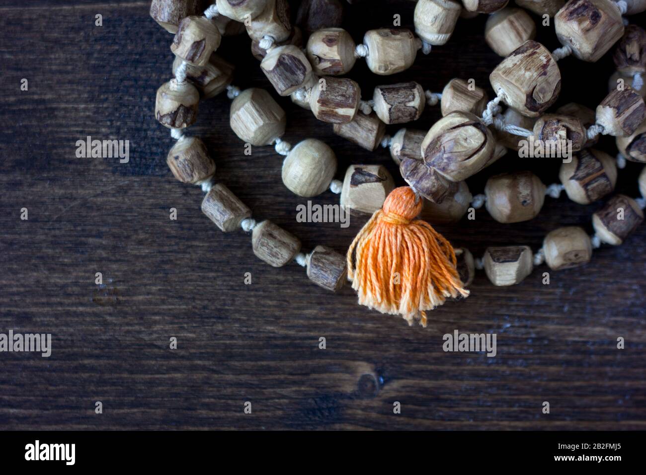 Japa Mala Rosary - hinduismus und Buddismus Rosary aus tulsi Baum für Hase krishna Chanting. Stockfoto