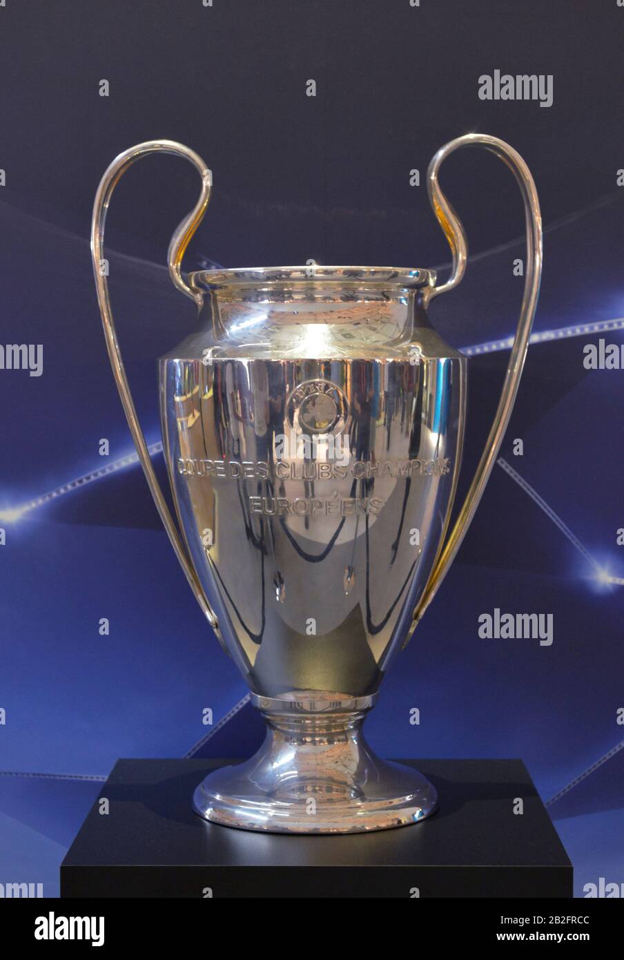 Champions league pokal -Fotos und -Bildmaterial in hoher Auflösung – Alamy