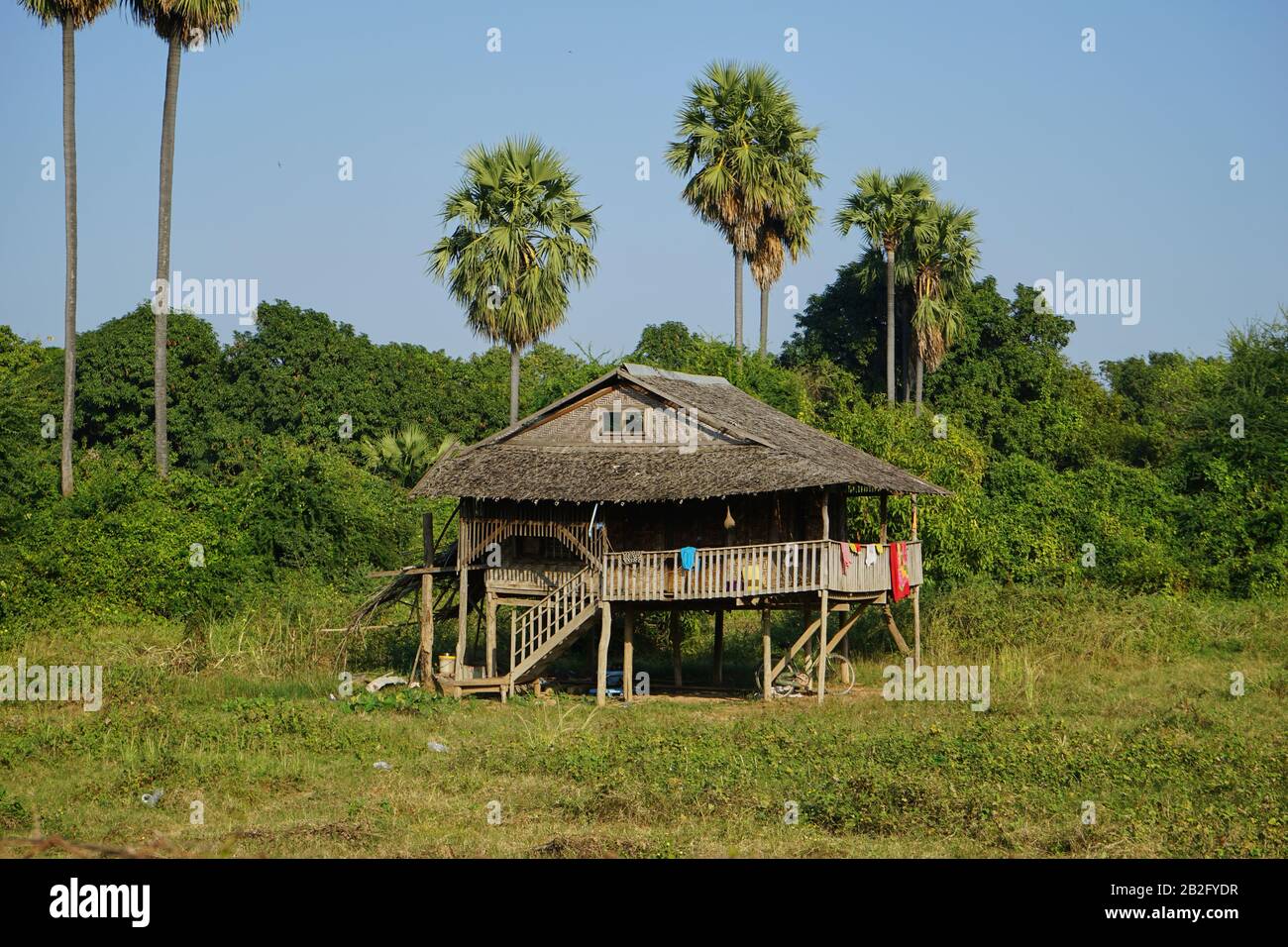 Traditionelles Holzhaus, Inwa, ehemals Ava, Mandalay-Division, Myanmar Stockfoto