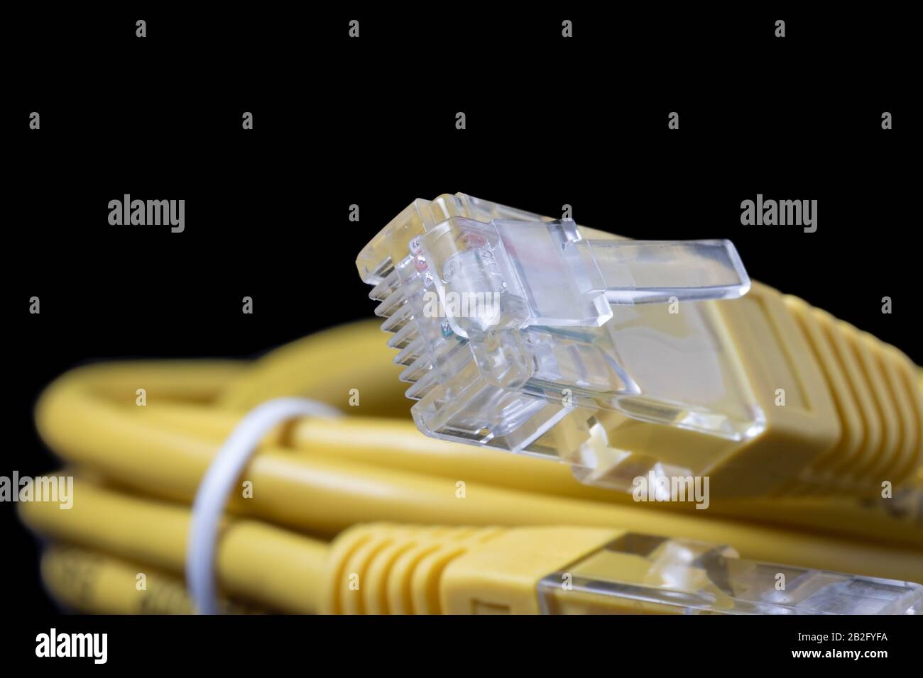 Ethernet-Kabel und RJ45-Steckverbinder. Stockfoto