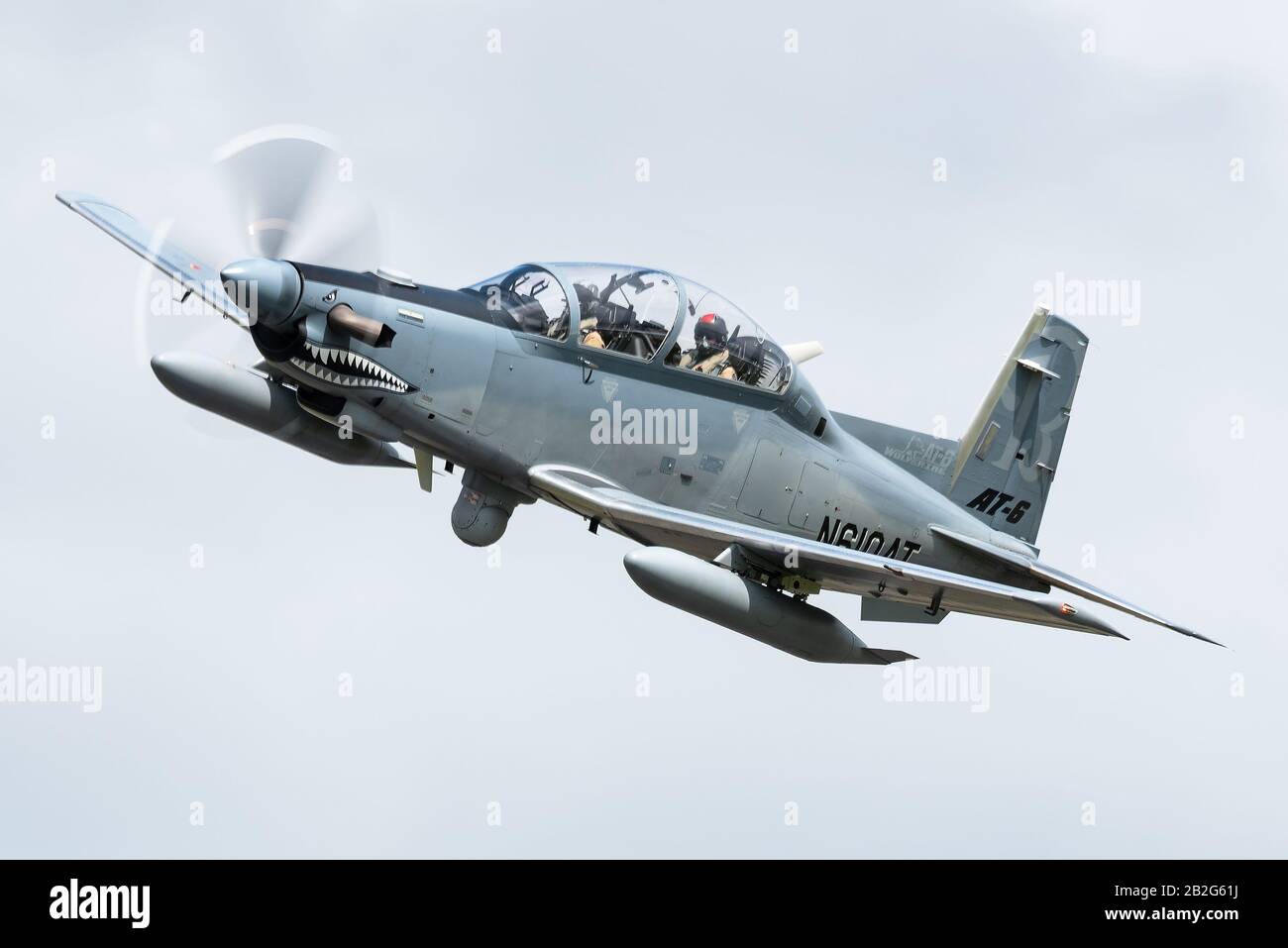 Die Beechcraft T-6 Texan II ist ein einmotoriges Turboprop-Flugzeug, das von der Raytheon Aircraft Company gebaut wurde. Stockfoto