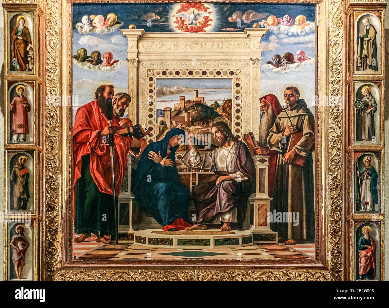 Italien Marken Pesaro - Bürgermuseum - Kunstgalerie - Krönung der Jungfrau von Giovanni Bellini 1475 aus der Kirche San Francesco: Öl und Tempera auf Holz Stockfoto