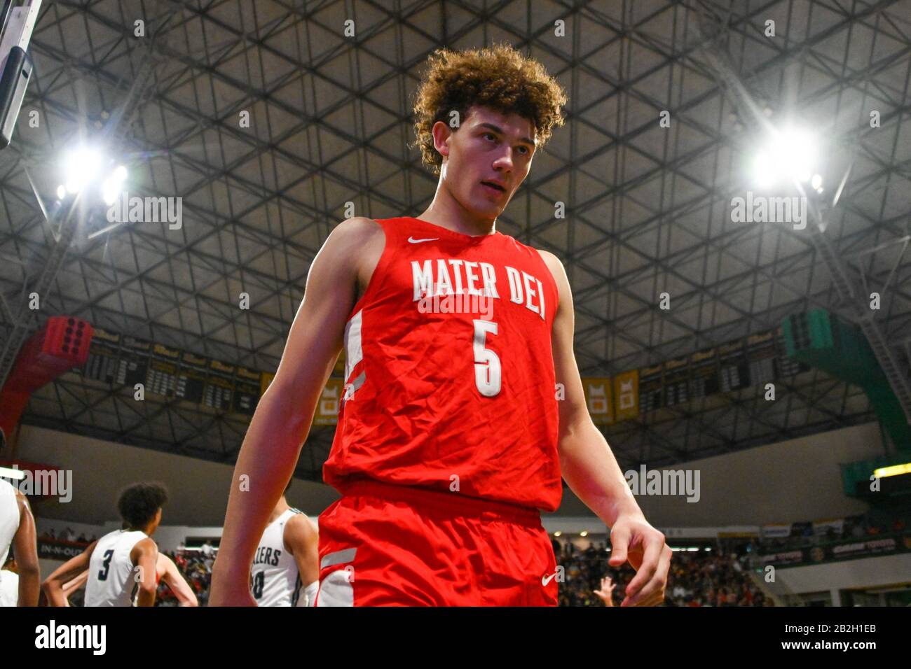 Mater Dei Monarchs Guard Devin Askews (5) während eines CIF-Southern Section Open Division Championship High School Basketballspiels gegen Sierra Canyon, Freitag, 28. Februar 2020, in Long Beach, Kalifornien, USA. (Foto von IOS/ESPA-Images) Stockfoto