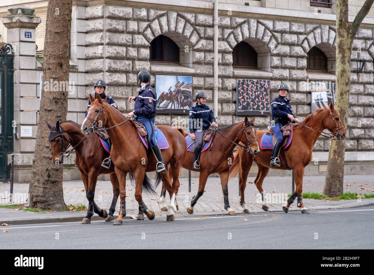 Paris; Polizei zu Pferd Stockfoto