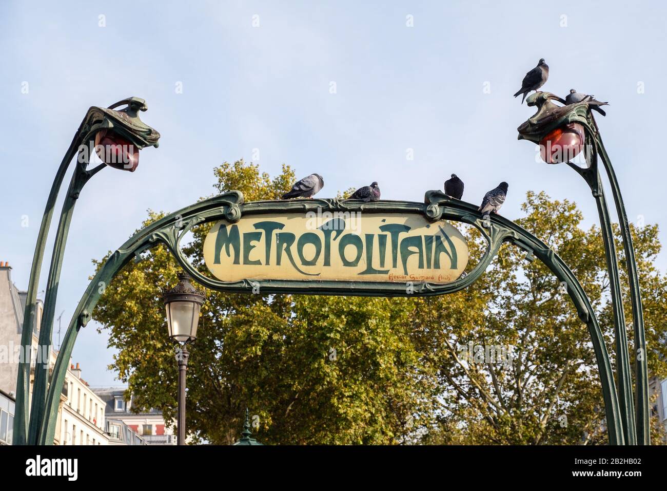 Jugendstil-Metropolitain-Schild, Paris. Stockfoto