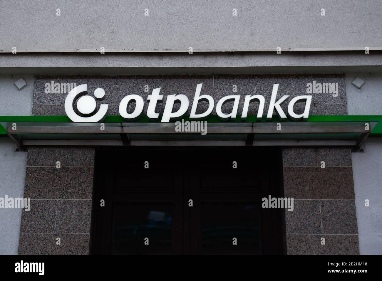 Trnava, Slowakei. Februar 2020. Das Logo der OTP Bank ist in der Altstadt abgebildet. Kredit: Omar Marques/SOPA Images/ZUMA Wire/Alamy Live News Stockfoto