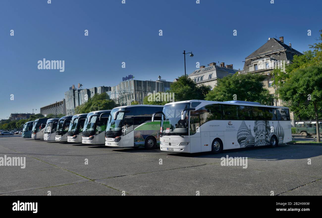 Reisebusse, Dozsa Gyoergy Ut, Budapest, Ungarn Stockfoto