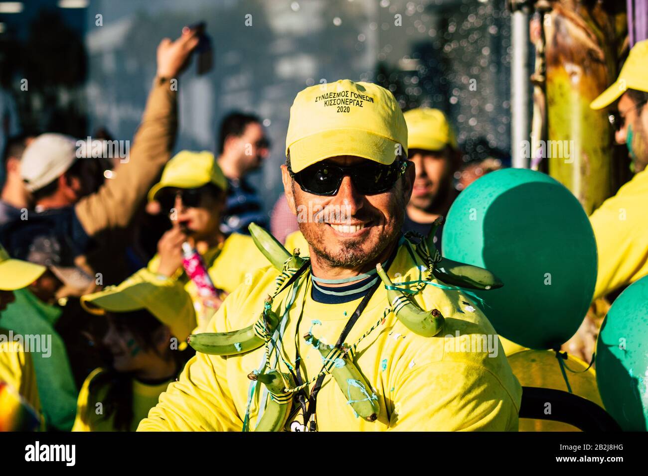 Paphos Zypern März 01, 2020 Ansicht von nicht identifizierten Menschen, die am Nachmittag am Paphos Karneval teilnehmen Stockfoto