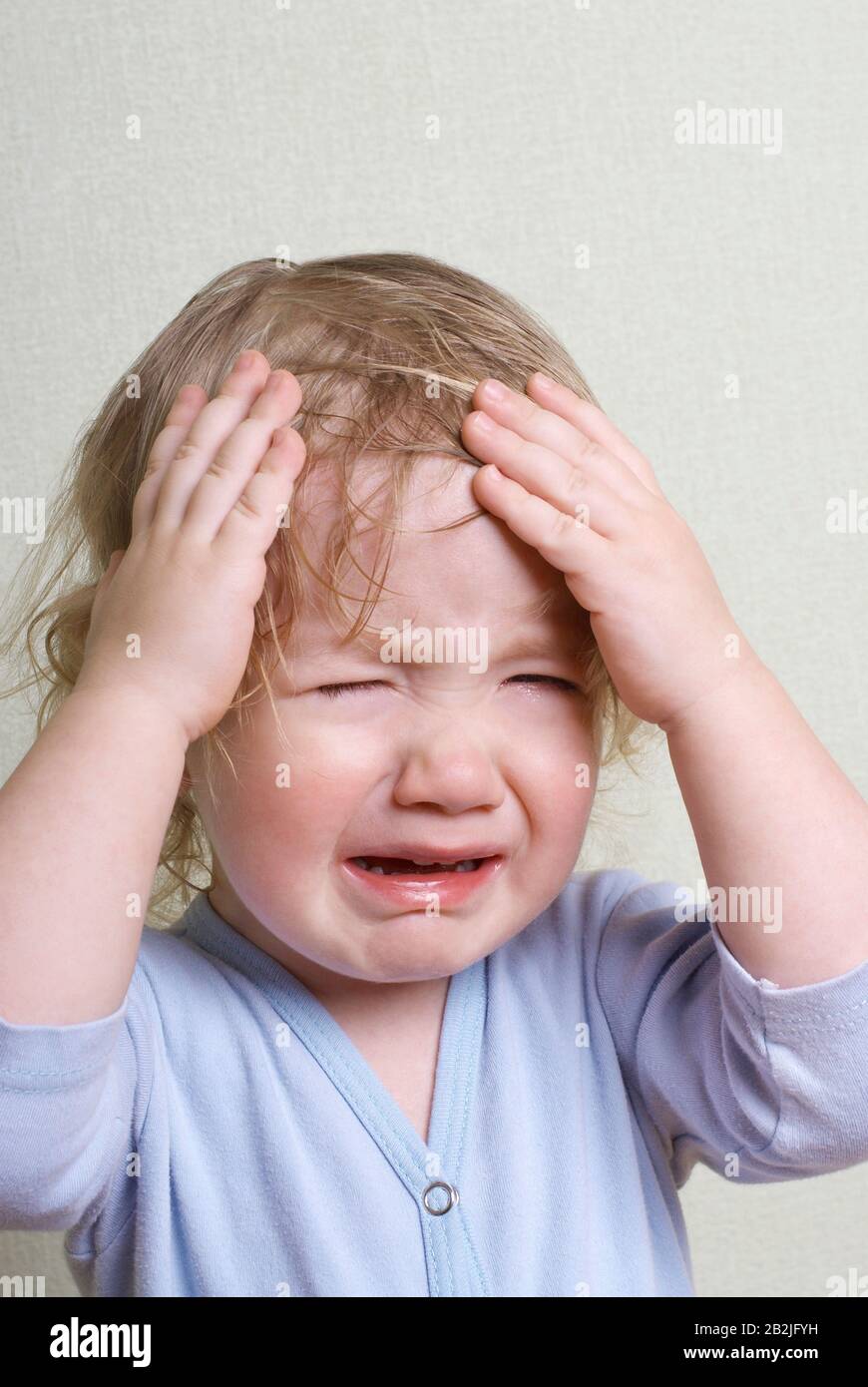 Junge (1-2 Jahre) weinend Stockfoto
