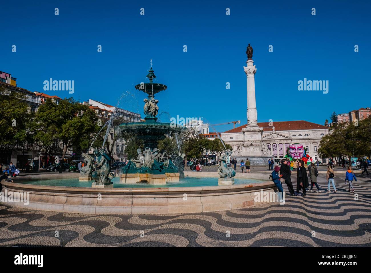 Der Rossio-Platz ist der beliebte Name des König-Pedro-IV-Platzes in der Stadt Lissabon in Portugal. Es befindet sich in der Innenstadt von Pombaline in Lisbo Stockfoto