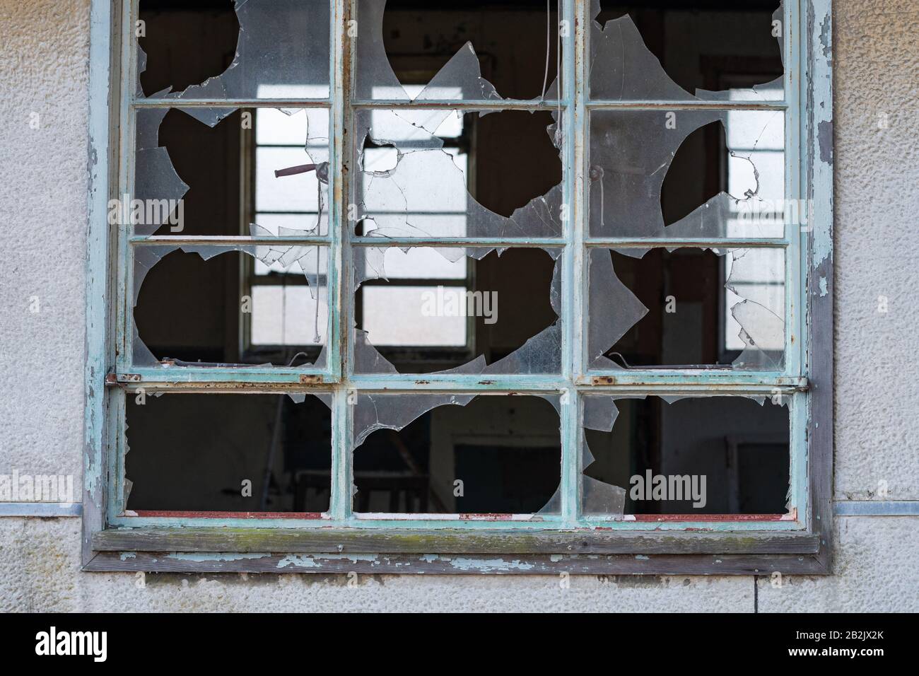 Deliktion und zerbrochene Fenster am Standort des ehemaligen Killearn Hospital, Killearn, Stirlingshire, Schottland, Großbritannien Stockfoto