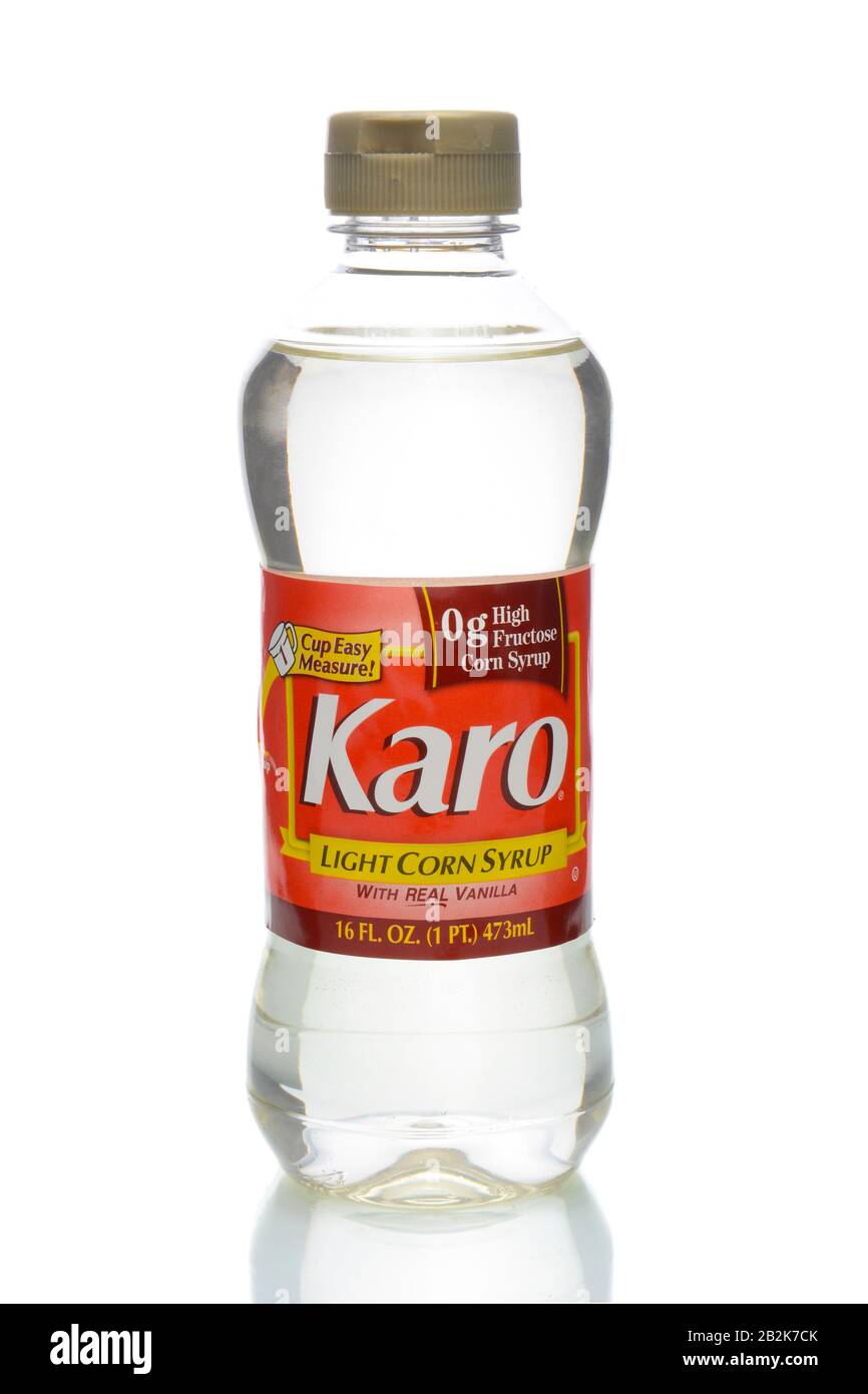 Irvine, CA - 4. JANUAR 2018: Karo Light Corn Sirup. Karo ist ein natürlicher Süßstoff für die Verwendung in Backwaren, Soßen und Rezepten. Stockfoto