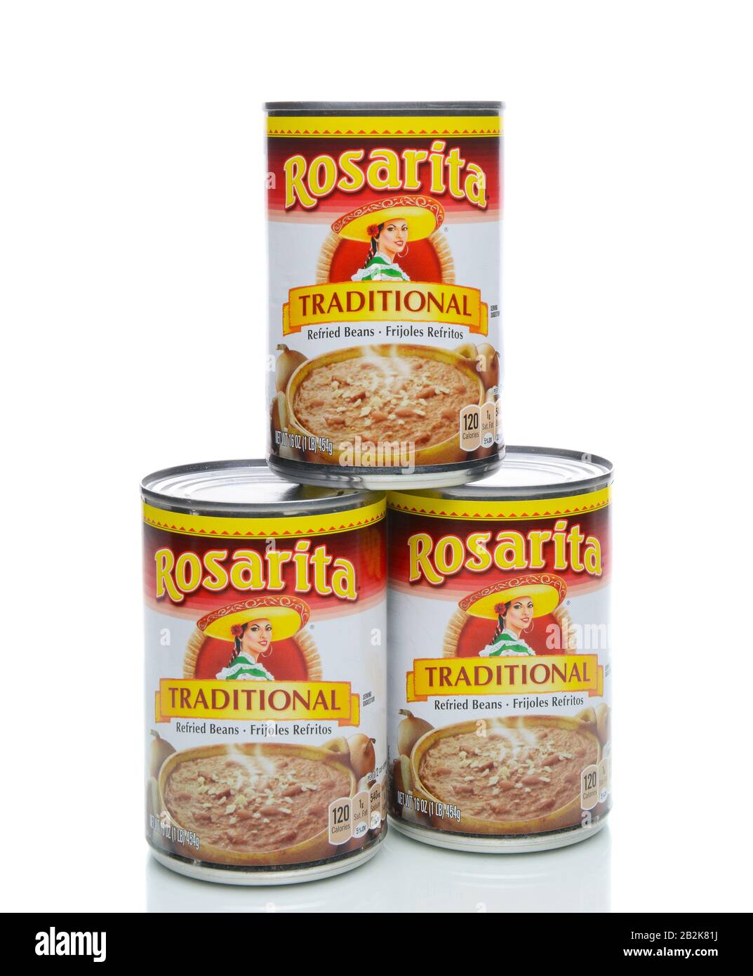 Irvine, CA - 4. JANUAR 2018: Drei Dosen Rosarita Traditioneller Gebratener Bohnen. Gebratene Bohnen sind ein Grundnahrungsmittel in vielen mexikanischen Gerichten. Stockfoto
