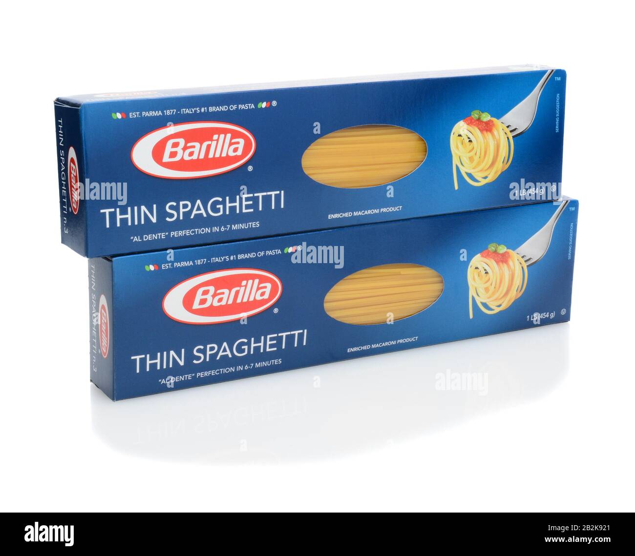 Irvine, CA - 15. SEPTEMBER 2014: Zwei Boxen von Barilla Thin Spaghetti. Das Unternehmen wurde 1877 in Ponte Taro bei Parma in Italien gegründet. Stockfoto