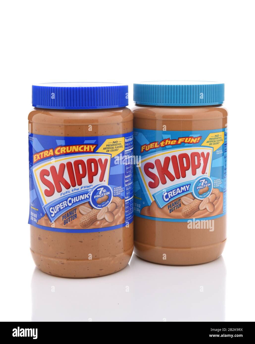 Irvine, KALIFORNIEN - 10. JULI 2017: Skippy SuperChunk und Cremige Peanut-Butter. Skippy wurde zunächst vom Rosefiel als Markenzeichen für Erdnussbutter verwendet Stockfoto