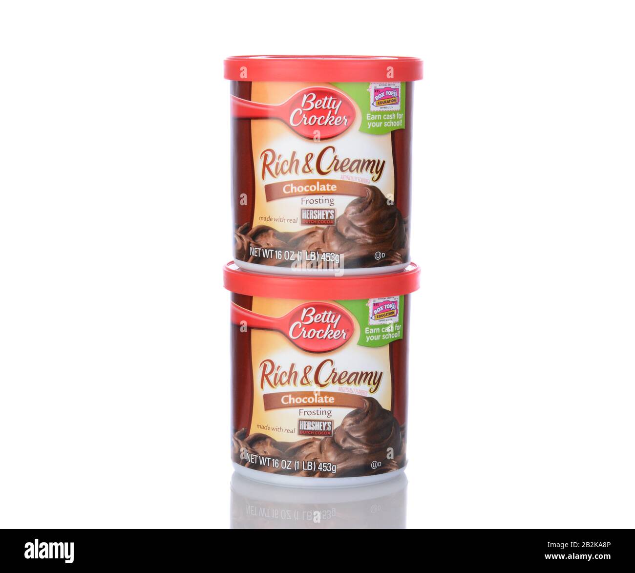 Irvine, CA - 05. Januar 2014: Betty Crocker Rich and Creamy Chocolate Frosting. Betty Crocker ist ein Markenname und eine Marke von General Mills. Stockfoto