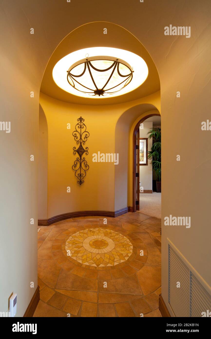 Oberlicht und Flur im Luxushaus Stockfoto