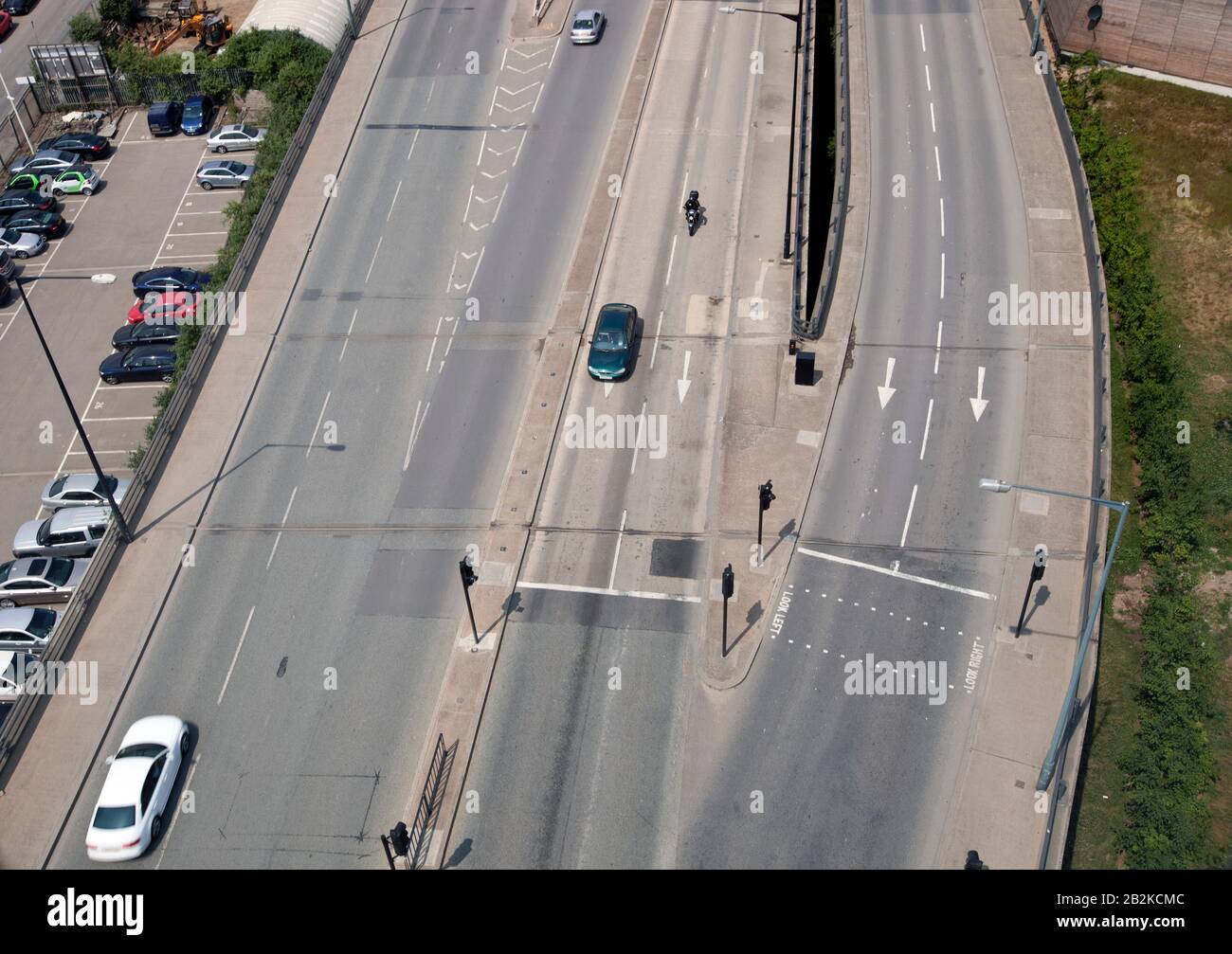 Autofahrer fahren die Central London Road, Großbritannien Stockfoto