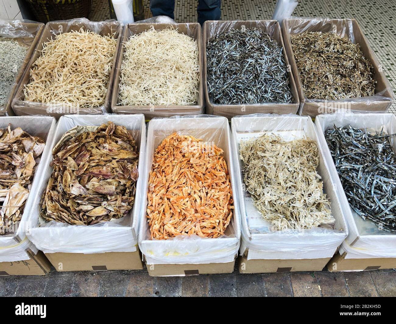 Trockene Garnelen, Schalentiere und Meeresfrüchte auf dem Fischmarkt in Hongkong, China Stockfoto