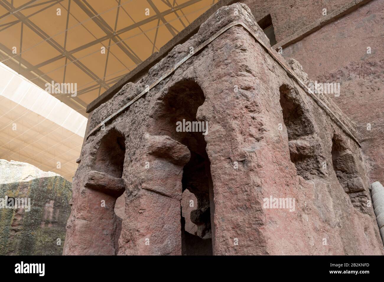 Biete Mariam - eine der Felsenkirmen unter einer Schutzhülle in Lalibela, Äthiopien Stockfoto