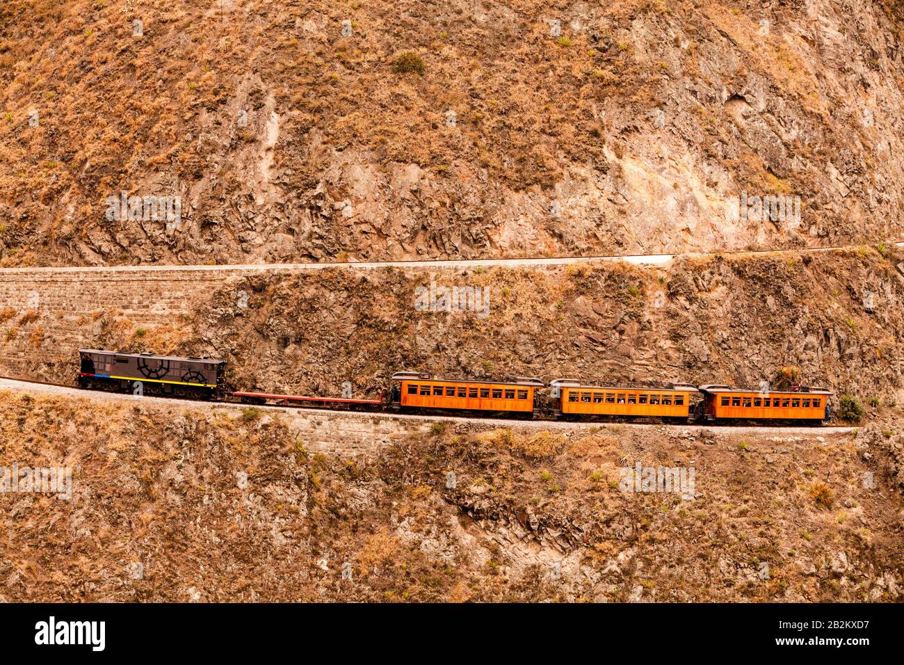 Zug Geht Auf Teufel Nase Sehr Wichtige Touristenattraktion In Den Ecuadorianischen Anden Eine Der Höchsten Eisenbahnstrecken Der Welt Stockfoto