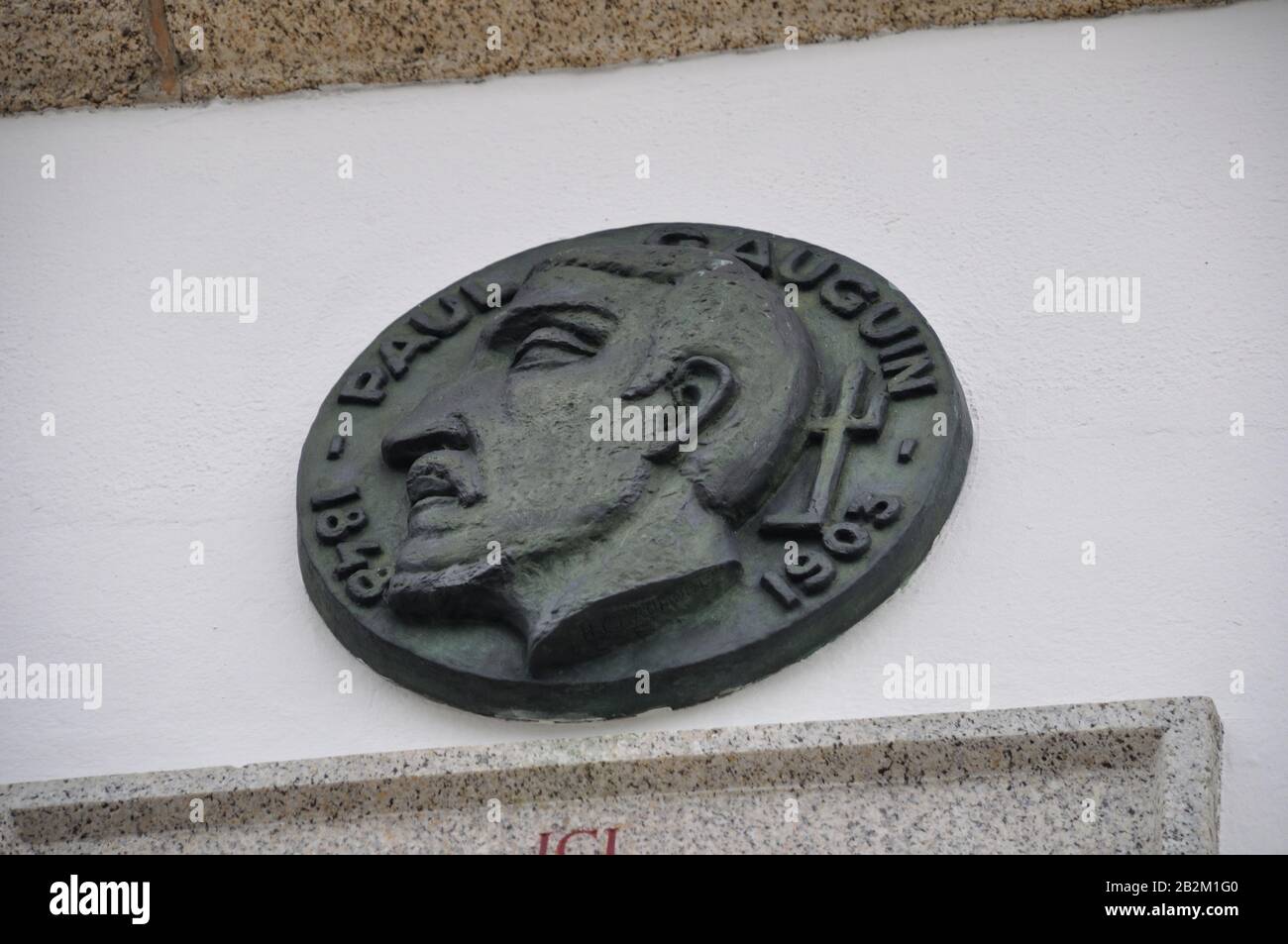 Pont AVEN, FRANKREICH 06. MAI 2016: Porträt von Paul Gauguin über die Pension Gloanec Stockfoto