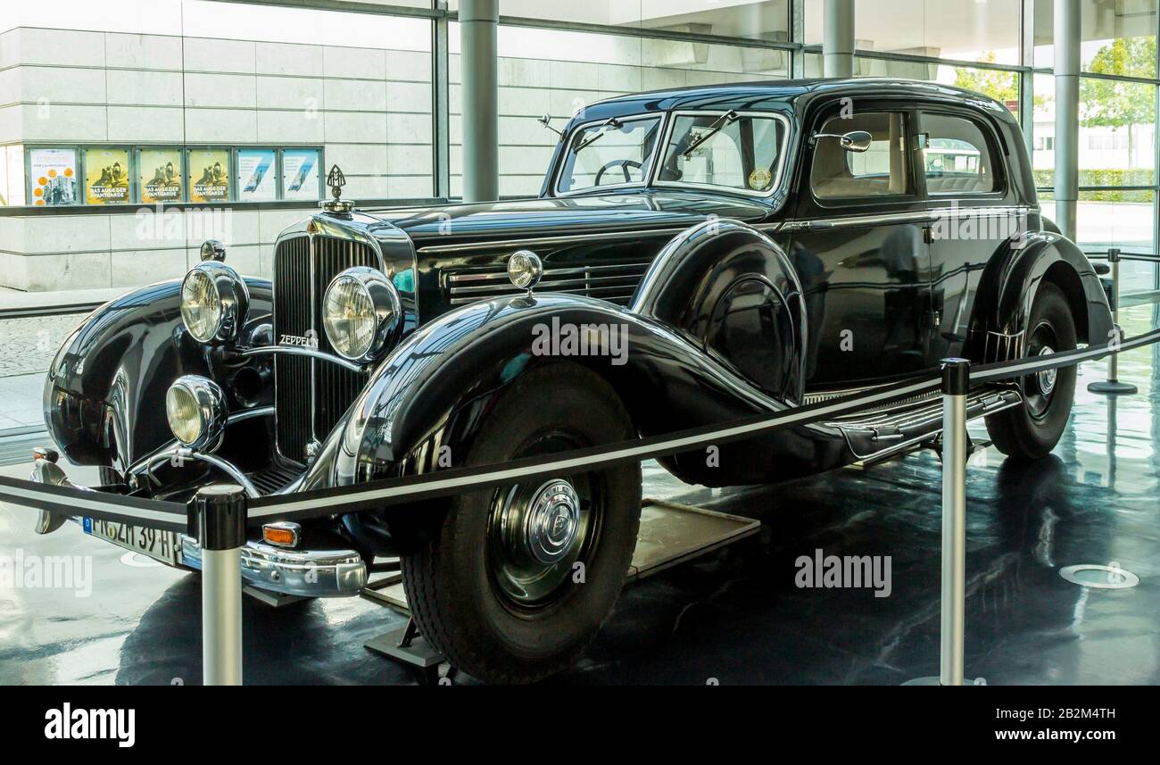 Friedrichshafen, Deutschland - 10. Sept. 2015: Maybach-Zepelin, 1934 Es war ein enormes Luxusfahrzeug. Dank der Wiederbelebung von Maybach durch Daimler Chrysler Stockfoto