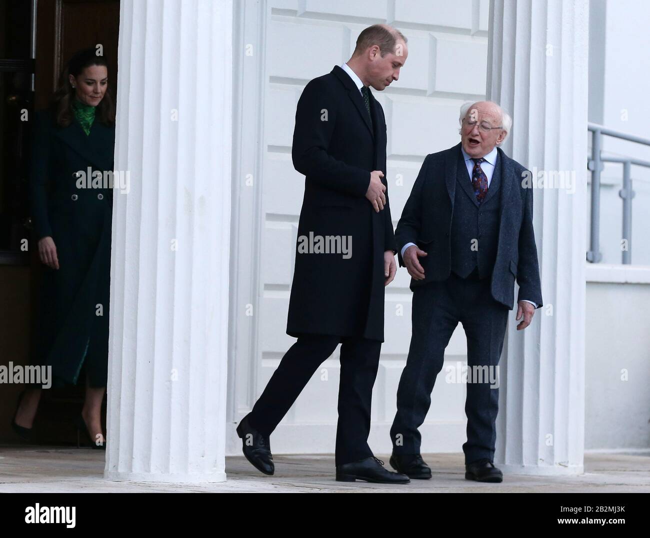 Dublin, Irland. März 2020. Königlicher Besuch in Irland. Der Herzog und die Herzogin von Cambridge Prinz William und Kate Middleton mit Präsident Michael D Higgins verlassen Aras Als Uachtaráin bei ihrem Besuch in Irland bei ihrem ersten offiziellen Besuch im irischen Staat. Foto: Sam Boal/RollingNews.ie Credit: RollingNews.ie/Alamy Live News Stockfoto