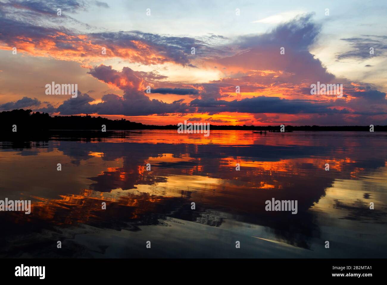 Weitwinkel-Blick Auf Den Laguna Grande Cuyabeno Nationalpark Bei Sonnenuntergang Stockfoto