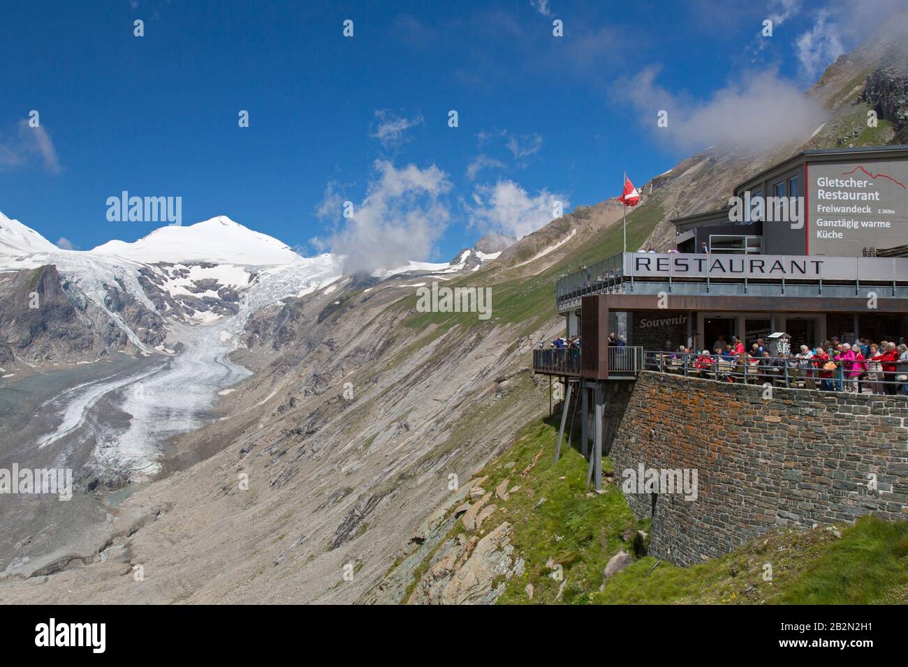 Blick auf die schrumpfende Pasterze, den längsten Gletscher Österreichs und der Ostalpen und den Gipfel des Johannisbergs 2018, den hohen Tauern NP, Carinthina, Österreich Stockfoto