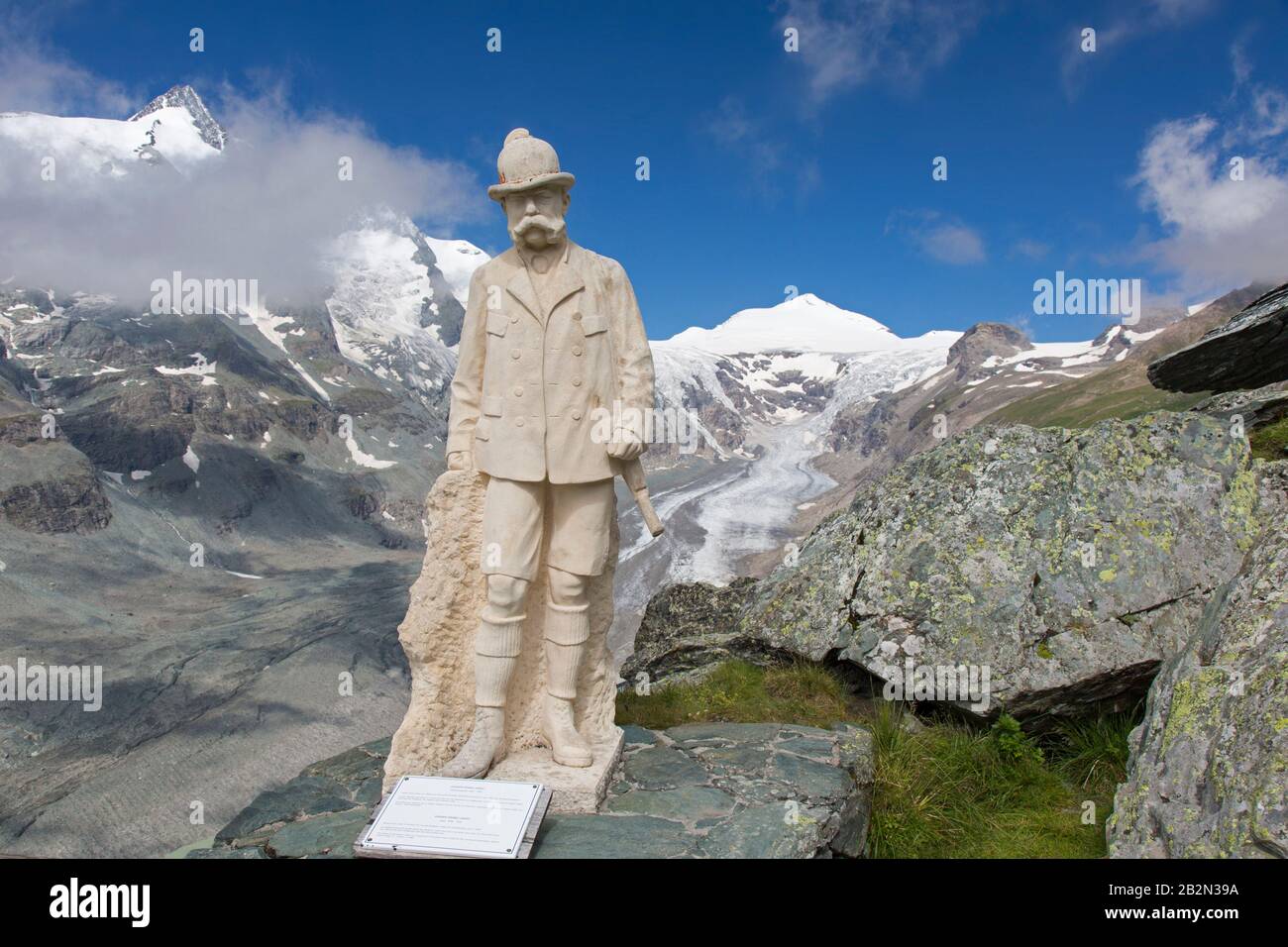 Kaiser-Franz-Josef-Skulptur und die schrumpfende Pasterze, der längste Gletscher Österreichs und der Ostalpen 2018, der hohe Tauern NP, Carinthian, Österreich Stockfoto