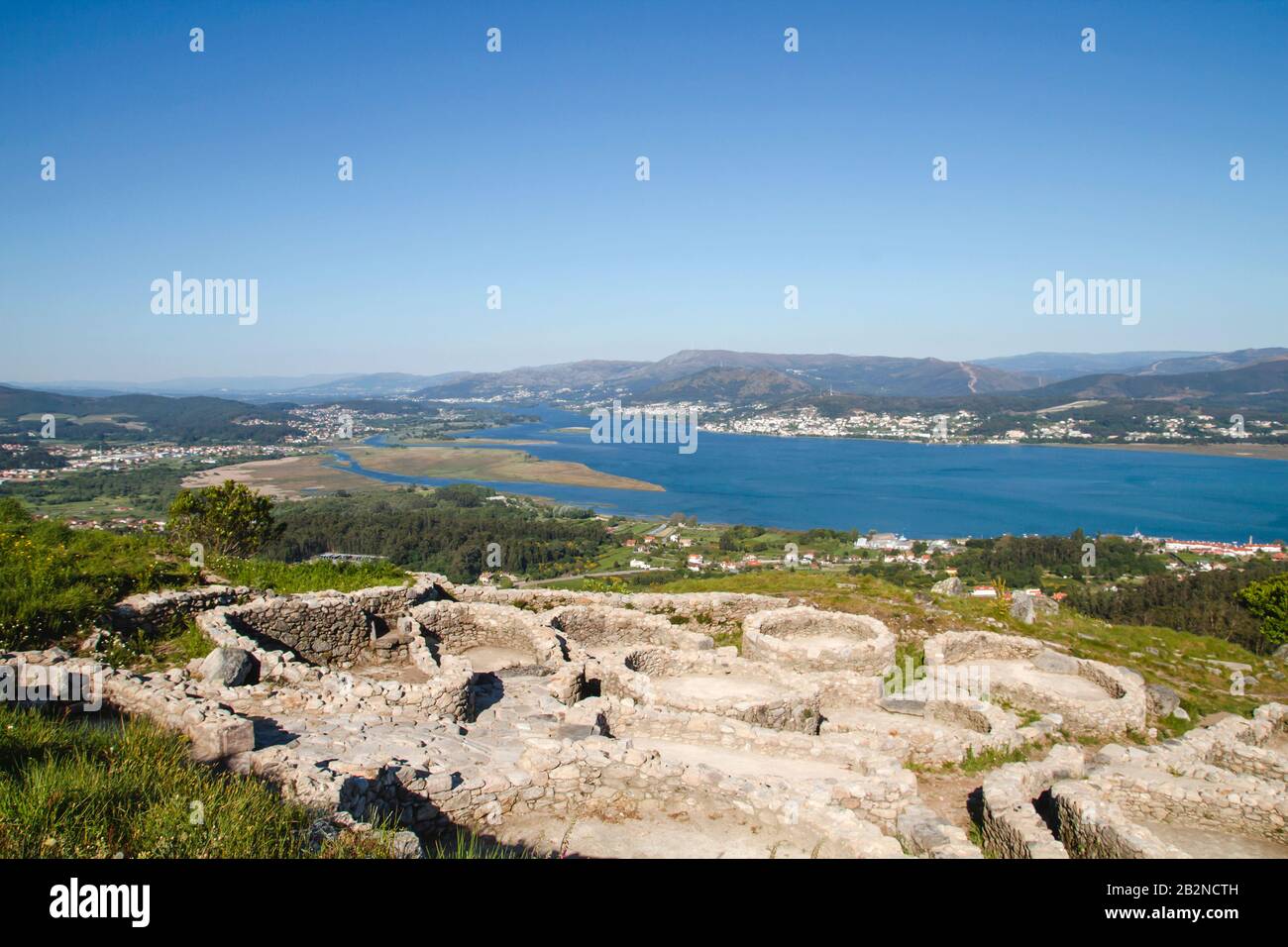Alte Steinstrukturen in Castro de Santa Trega, Galicien, Spanien Stockfoto