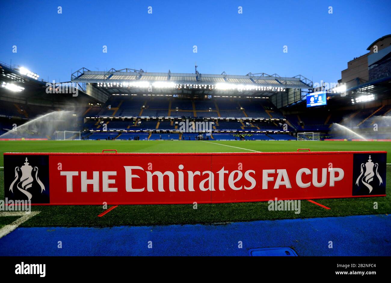 Allgemeiner Blick auf das Stadion vor Beginn des fünften Vorrundenspiels des FA Cup in Stamford Bridge, London. Stockfoto