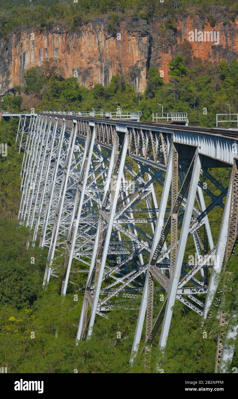 Goteik Viaduct über Gohtwin Stream - eine Eisenbahnbrücke in der Nähe des Nawghkio Western Shan State Myanmar Stockfoto
