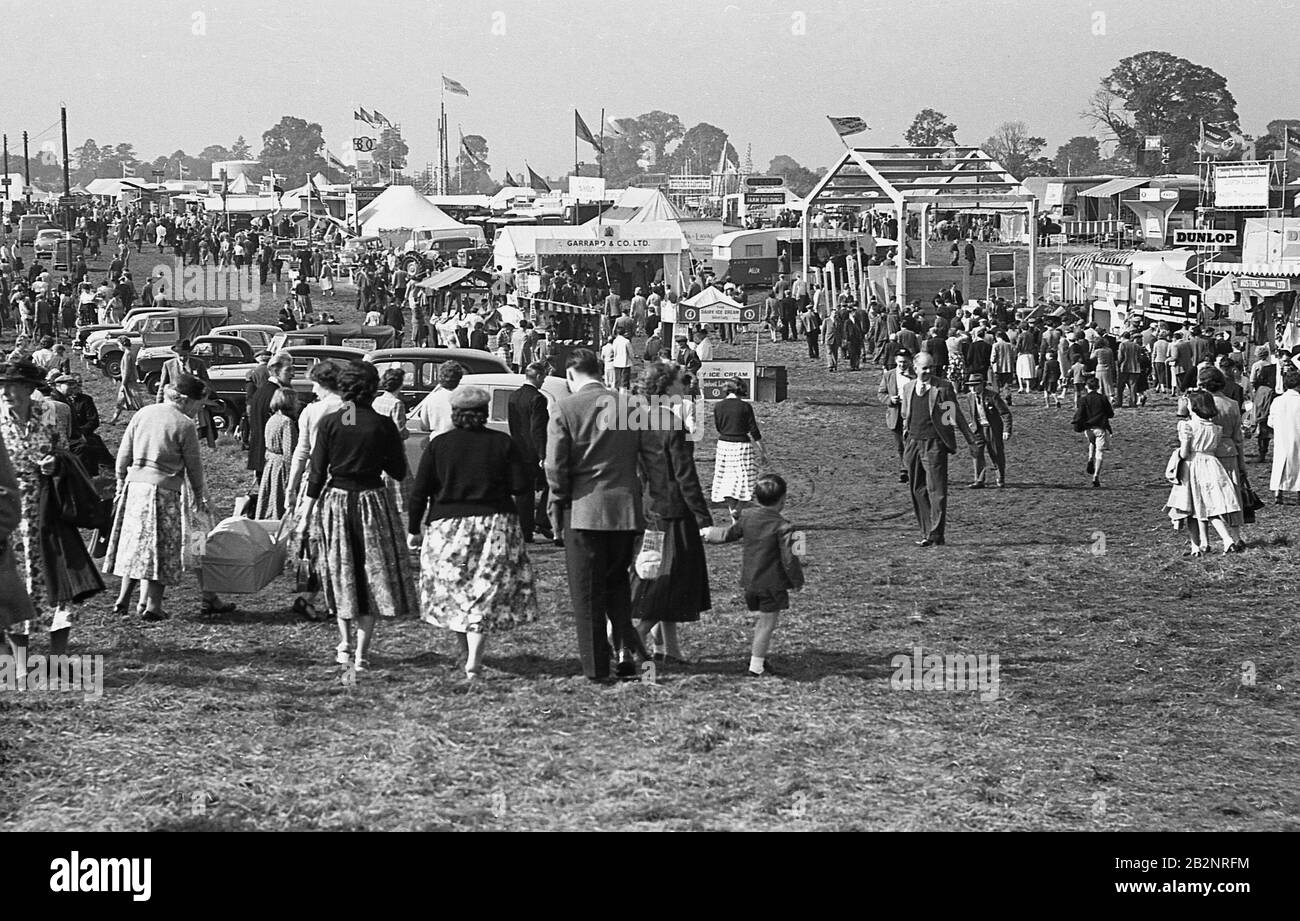 1950er Jahre, historisch, Besucher der Thame Show, Oxfordshire, England, Großbritannien, eine der größten landwirtschaftlichen Shows in Großbritannien, mit einer Geschichte aus den 1850er Jahren. Stockfoto