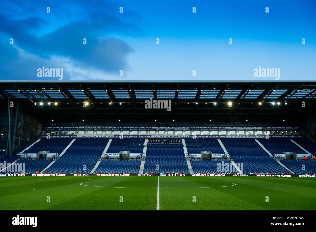 März 2020; The Hawthorns, West Bromwich, West Midlands, England; English FA Cup Football, West Bromwich Albion versus Newcastle United; EINE allgemeine Ansicht Der Hawthorns vor Anpfiff - Streng genommen nur redaktionelle Verwendung. Keine Verwendung mit nicht autorisierten Audio-, Video-, Daten-, Regallisten-, Club-/Liga-Logos oder Live-Diensten. Die Online-Nutzung ist auf 120 Bilder beschränkt, keine Videoemulation. Keine Verwendung bei Wetten, Spielen oder Einzelspielen/Liga/Player-Veröffentlichungen Stockfoto