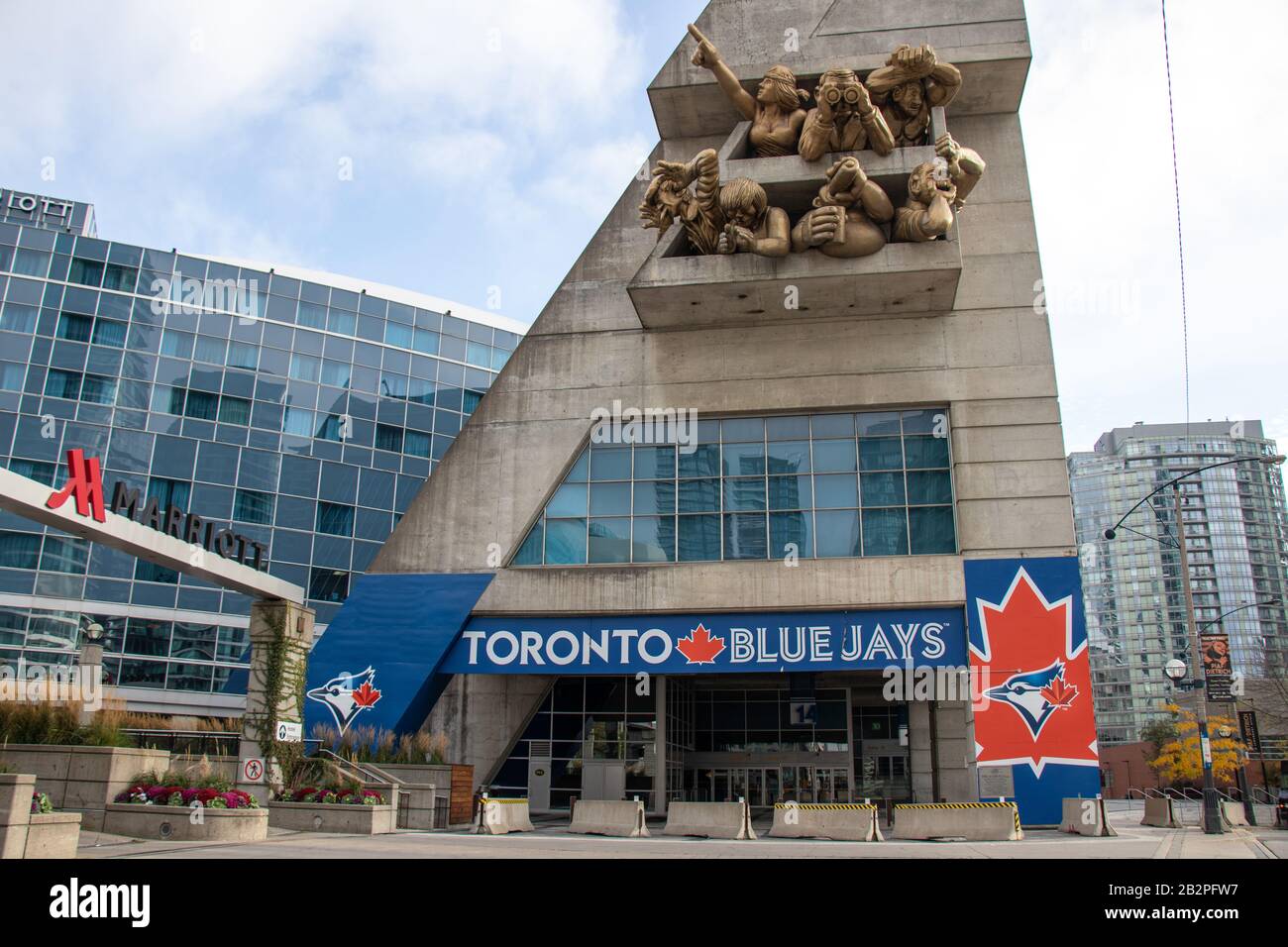 Eingang zum Rogers Centre, Heimstadion der Toronto Blue Jays in der Nähe des Marriott Hotels im Stadion. Stockfoto