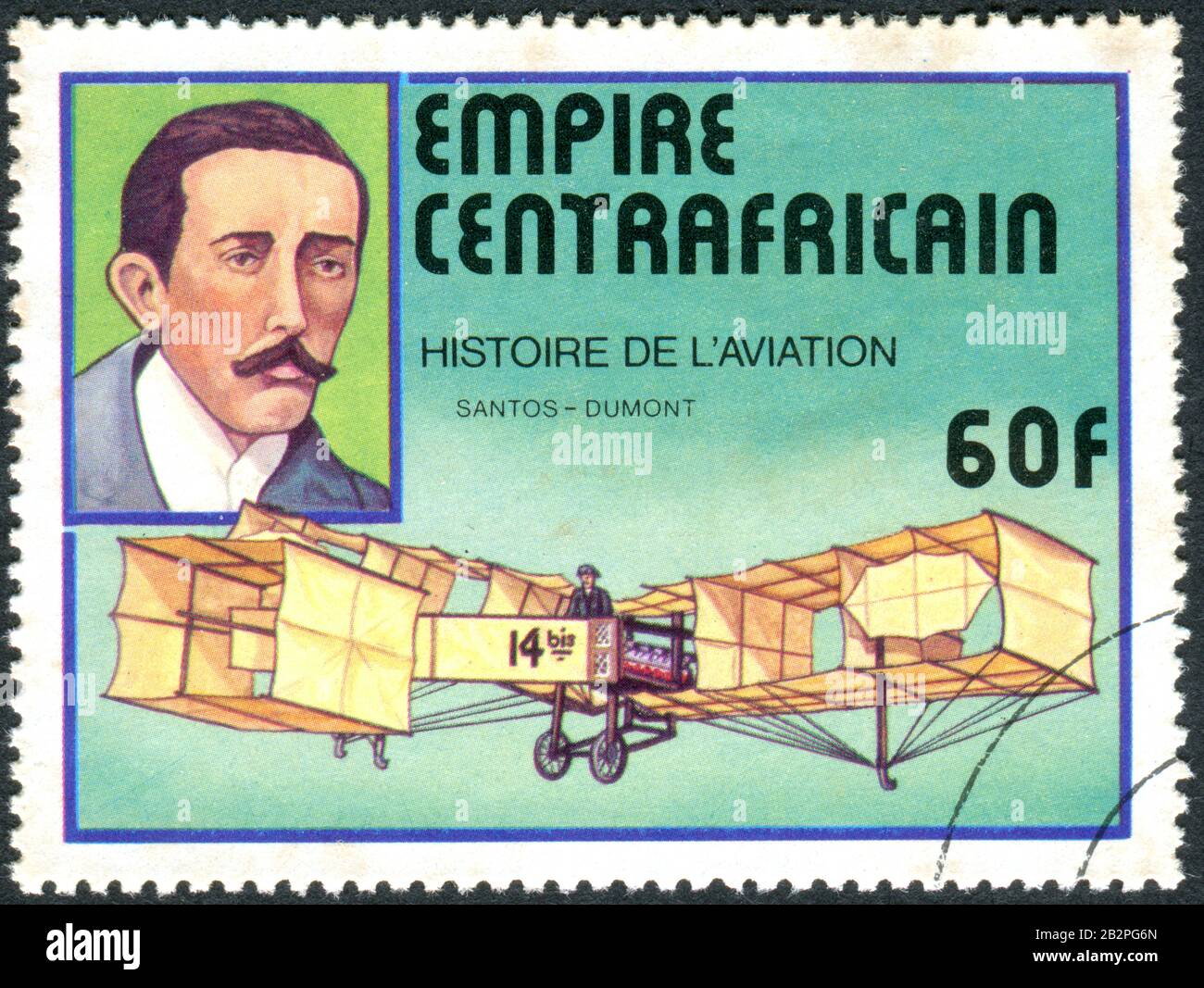 Ein Stempel, der im Zentralafrikanischen Reich gedruckt wurde, zeigt den Alberto Santos Dumont und das Flugzeug 14-bis (Quatorze-bis), ca. 1977 Stockfoto