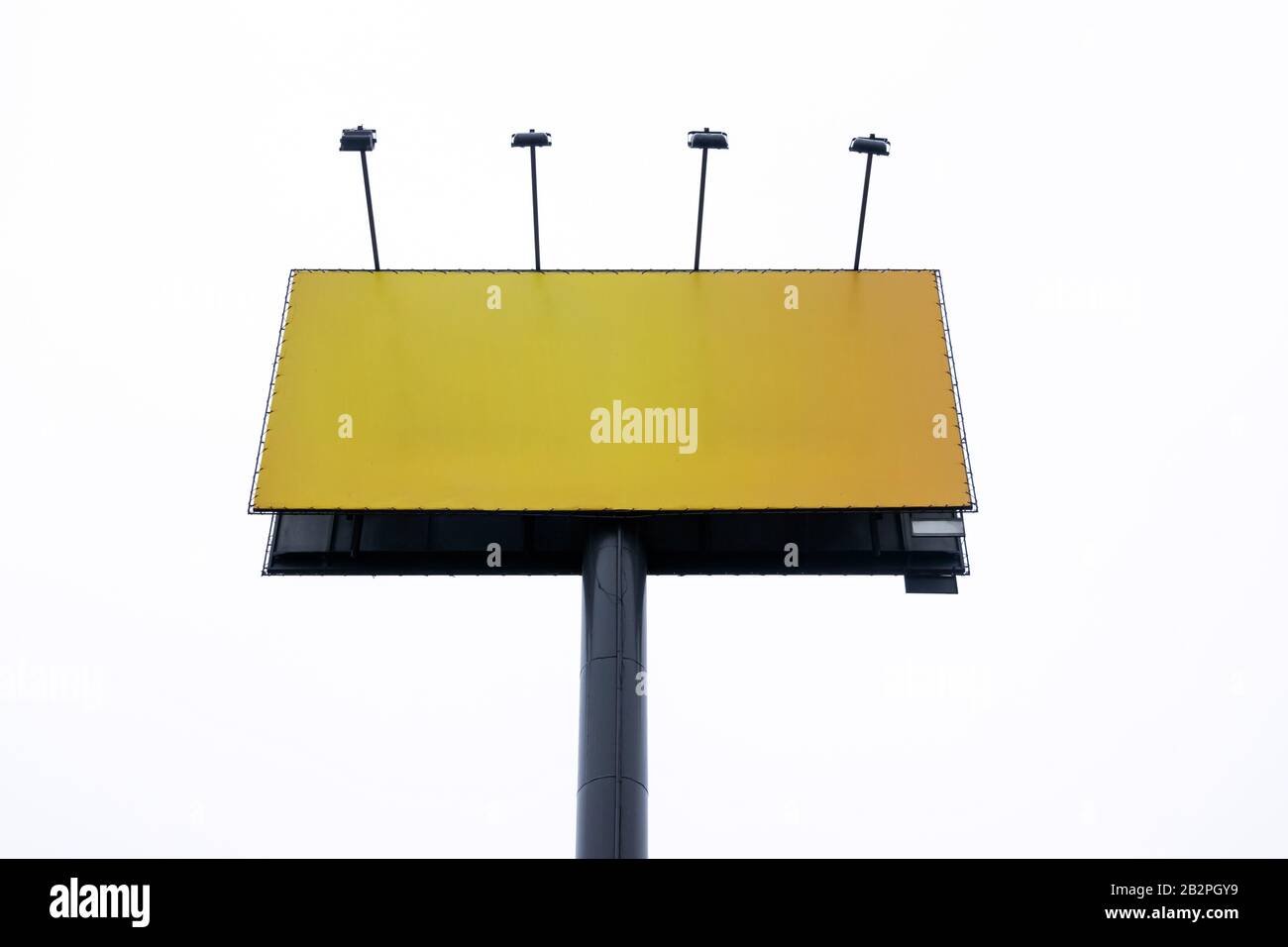 Leere Anzeigentafel mit Kopierbereich, weißer Hintergrund. Große leere Vorlage, Werbefläche isoliert auf weißer Kulisse Stockfoto