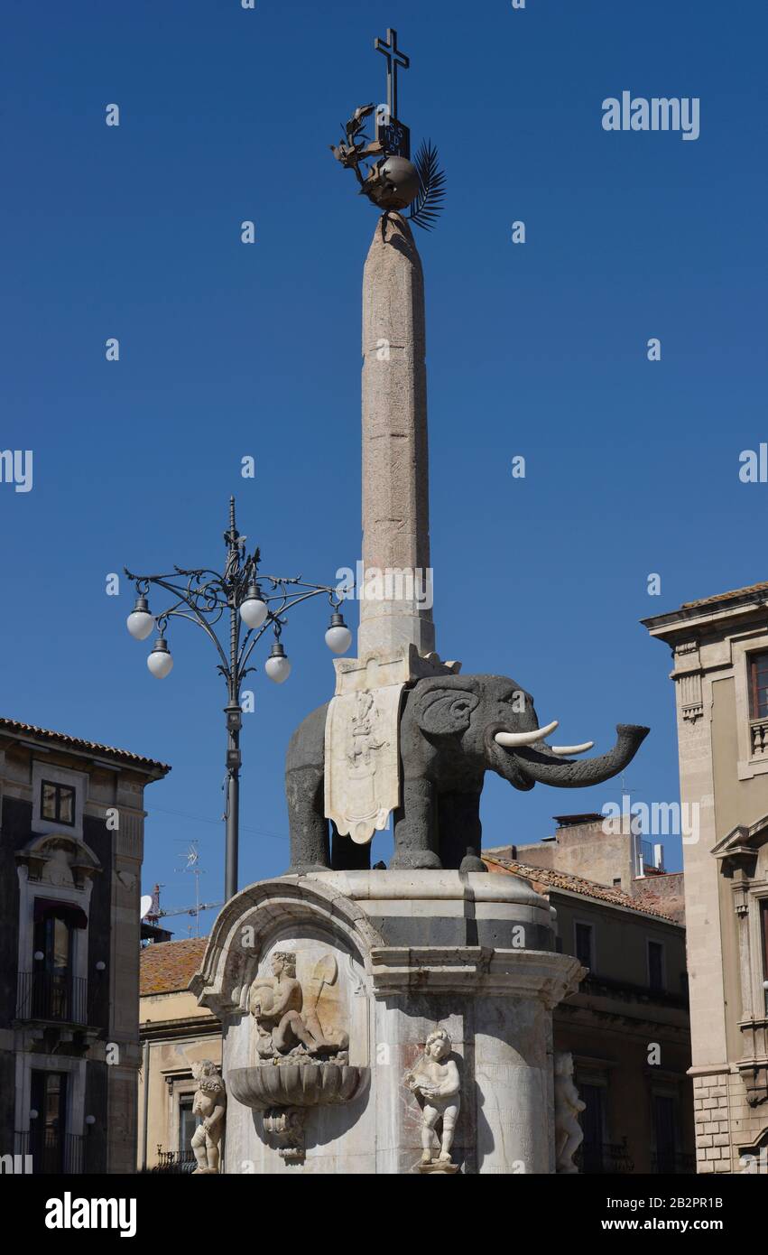 Elefantenbrunnen, Piazza Duomo, Catania, Sizilien, Italien Stockfoto
